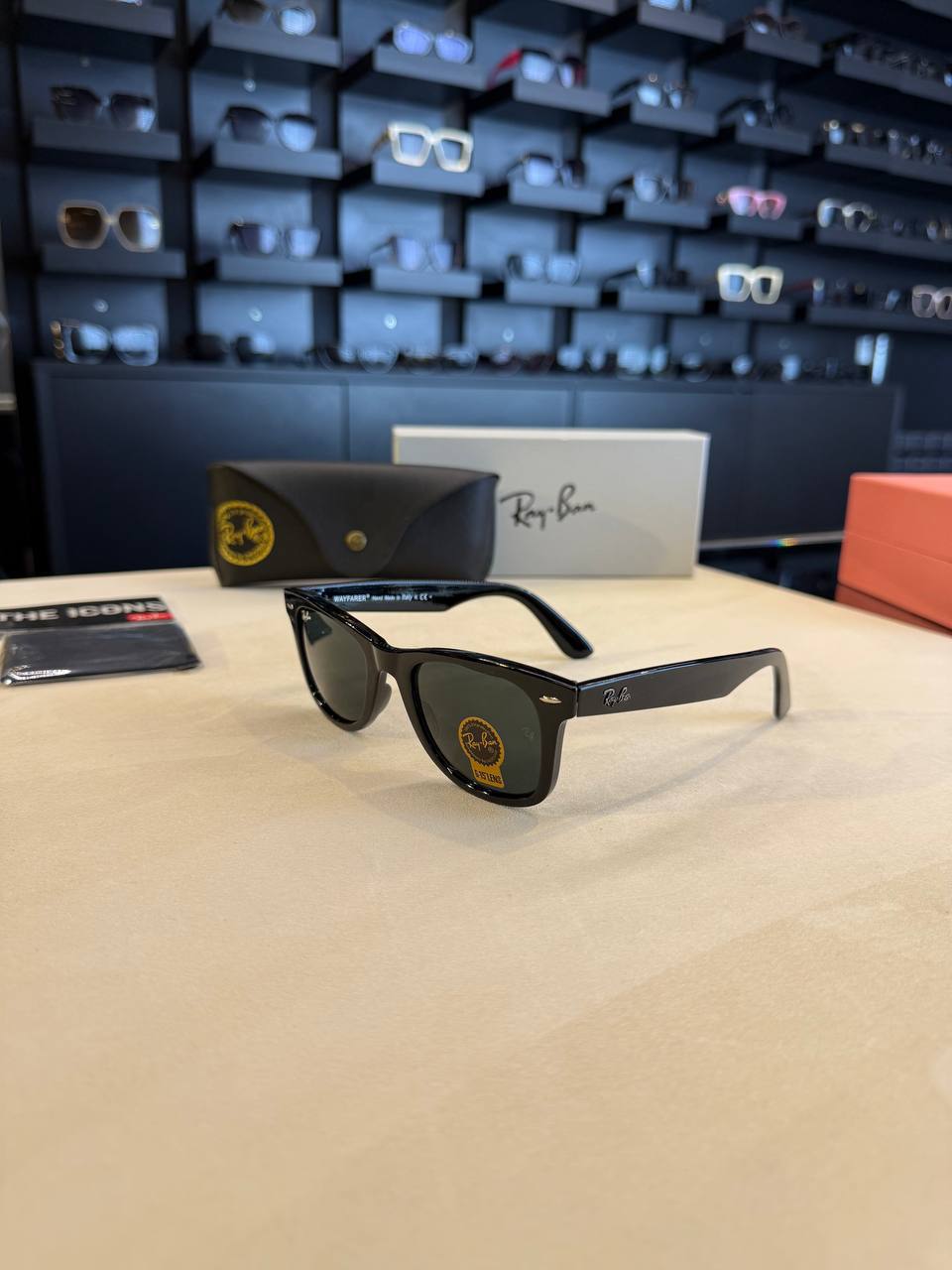 Ray Ban- RB04