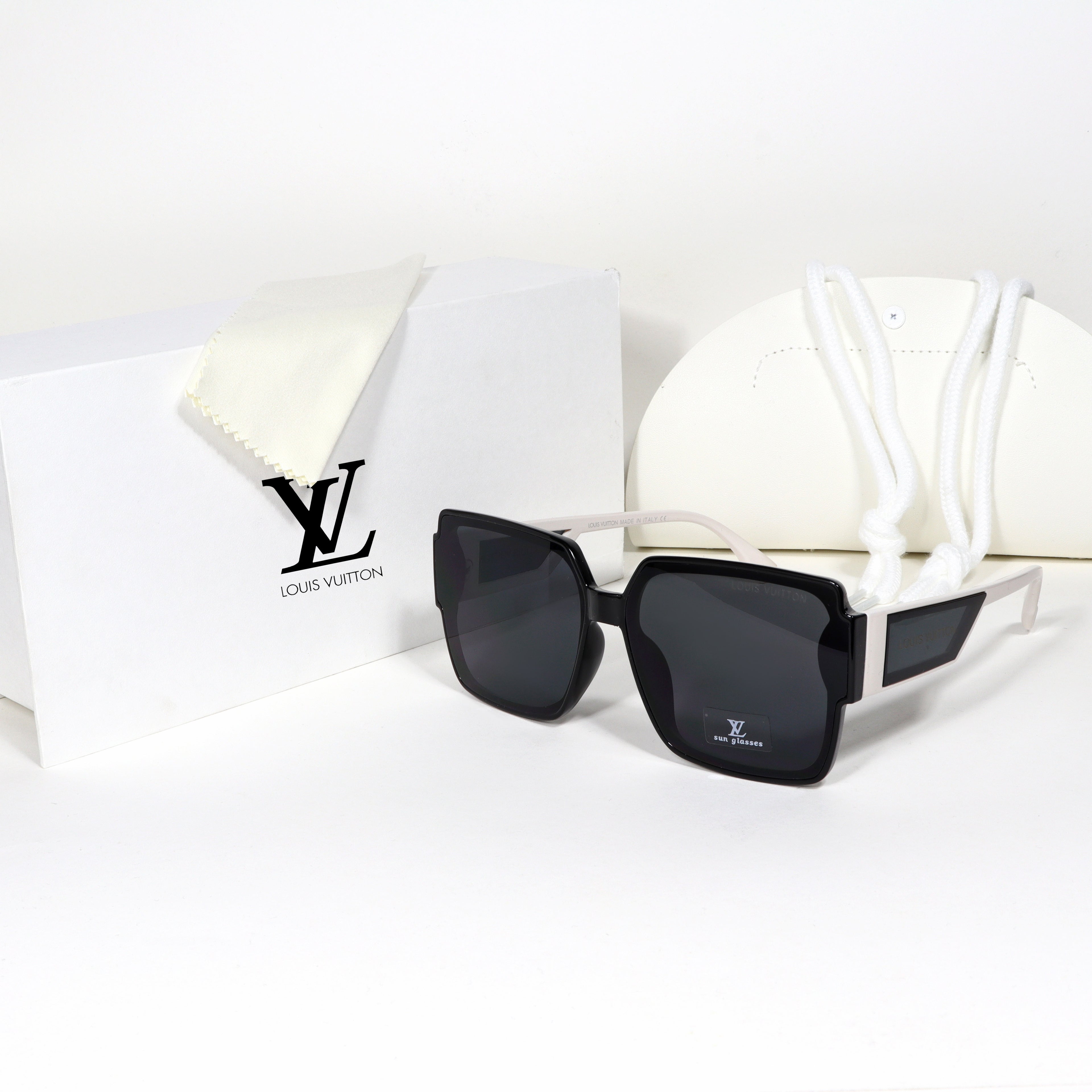 Louis Vuitton - LV06